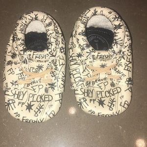 Like new Freshly Picked Moccasins size 1 logo